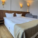 Room with two single beds