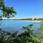 Изглед към залива от морската градина